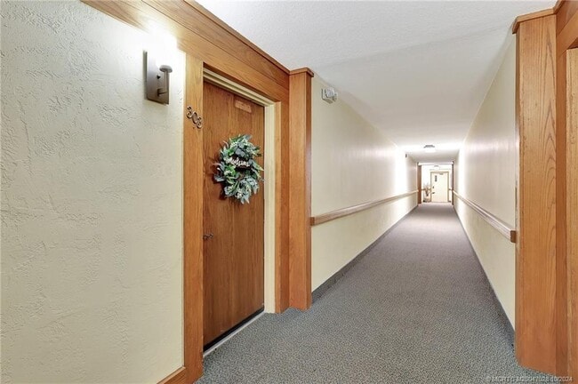 Building Photo - 150 SE Four Winds Dr Unit B303
