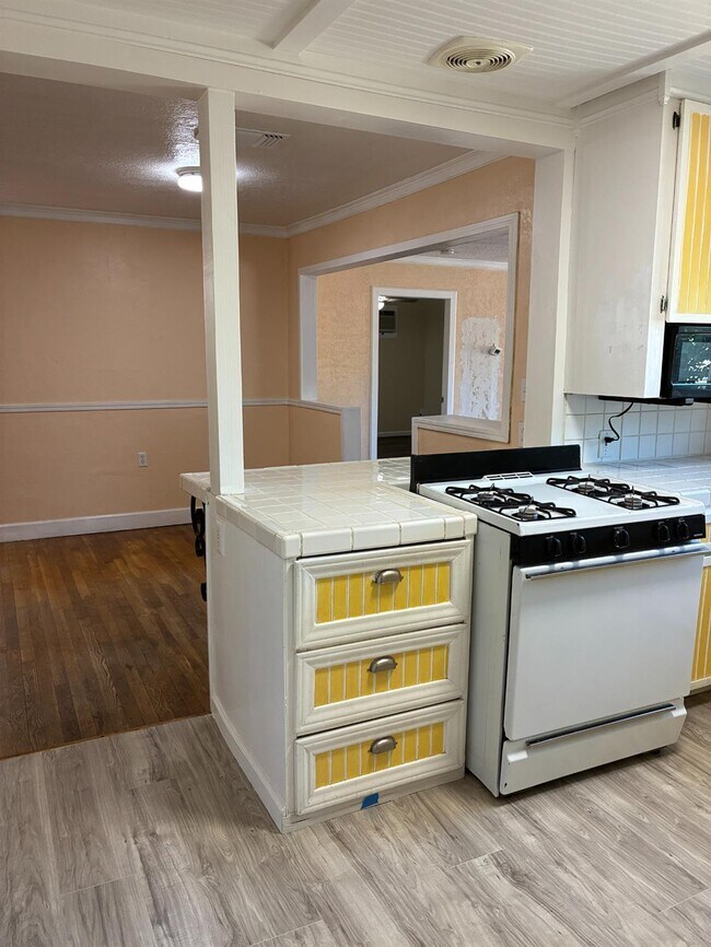 3092 W Floradora Ave