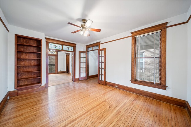 Photo - 831 Hamlin St