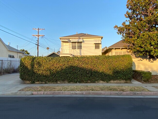 Apartment from street - 2914 Cimarron St