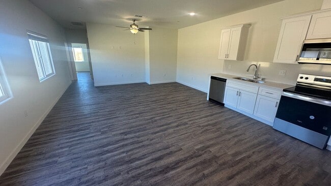 Building Photo - Coyote Run Duplexes 9004 Unit 9004 Owl Canyon Ln -  B Rental