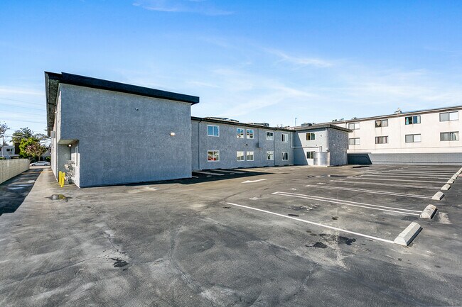 Photo - 6640 Woodley Ave Unidad 204