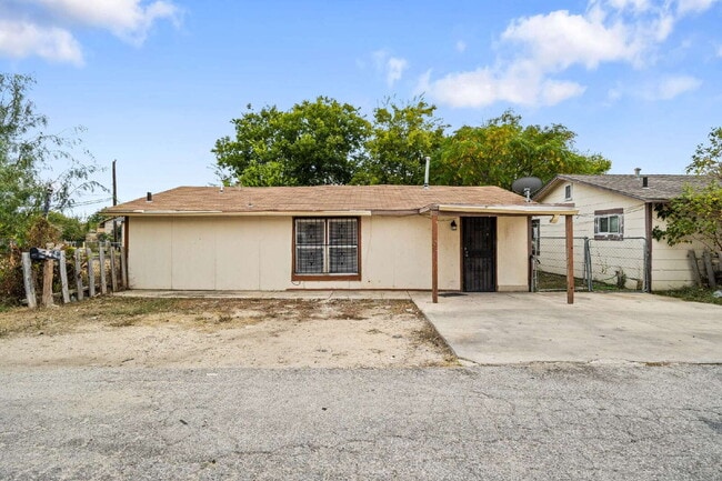 Building Photo - Spacious single story 2 bedroom 1 bath Ava... Unit Apt #2
