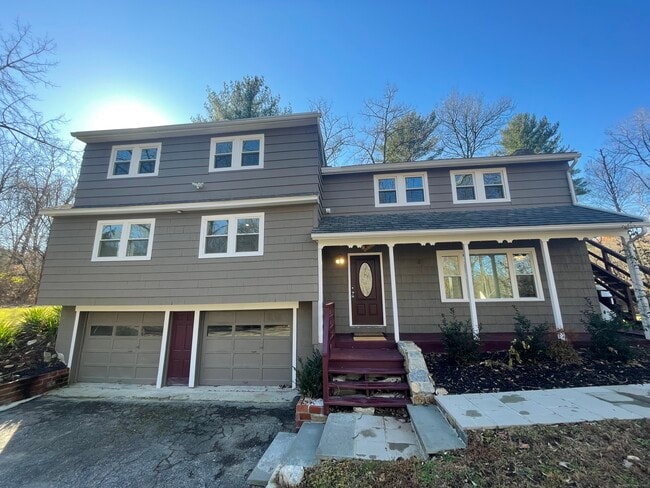 Building Photo - 617 Long Mountain Rd Unit 2 Rental
