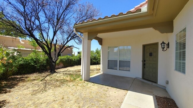Photo - Beautiful 4 Bedroom 2.5 Bathroom House Located In The NE!