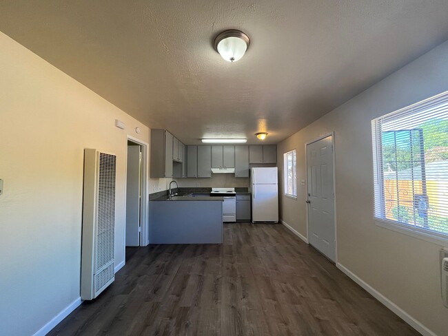 Building Photo - 3243 Oak St Unit P3243 Rental