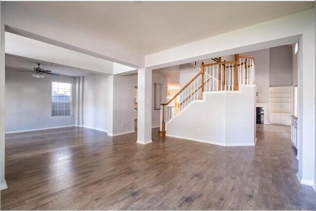 Photo - 505 Oak Park Dr