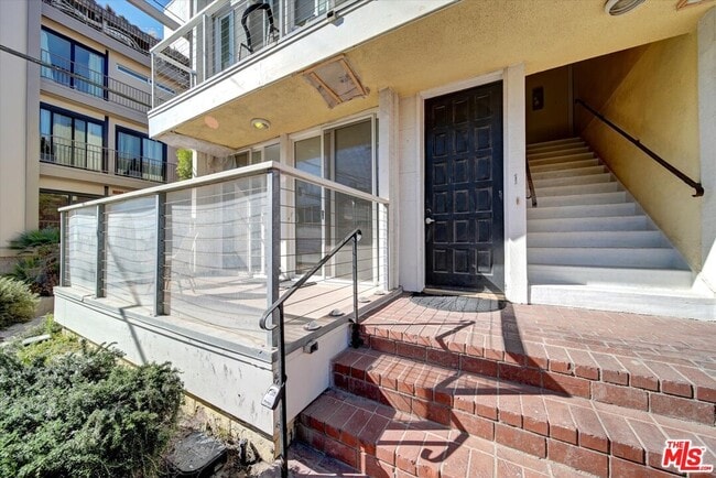 Photo - 15 Spinnaker St Unit 101