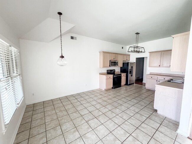 Photo - 284 Holly Cove