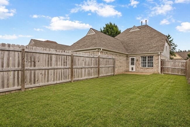 Photo - 1153 Casentino St