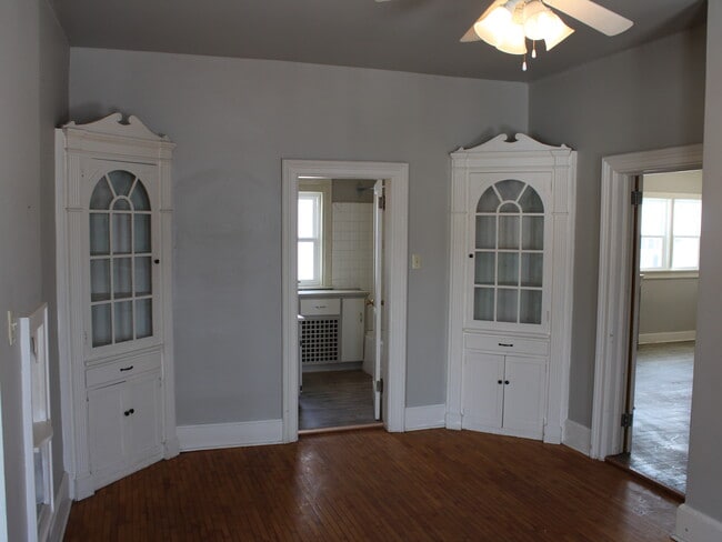 Spacious dining room with beautiful hardwood floor. - 28 5th St Unit Lower