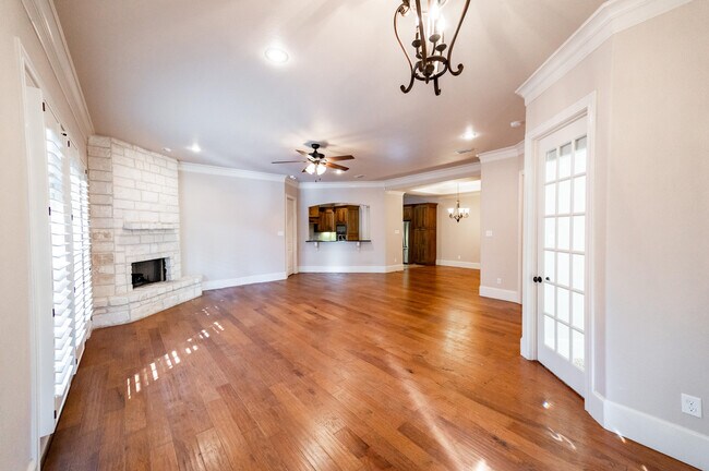 Photo - 4402 108th St