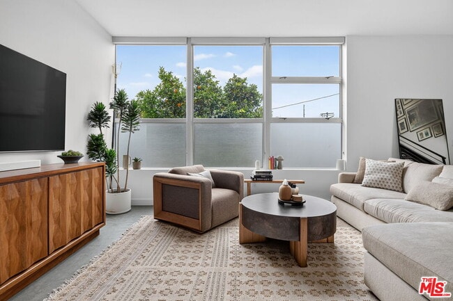 660 Rose Ave Unit 4