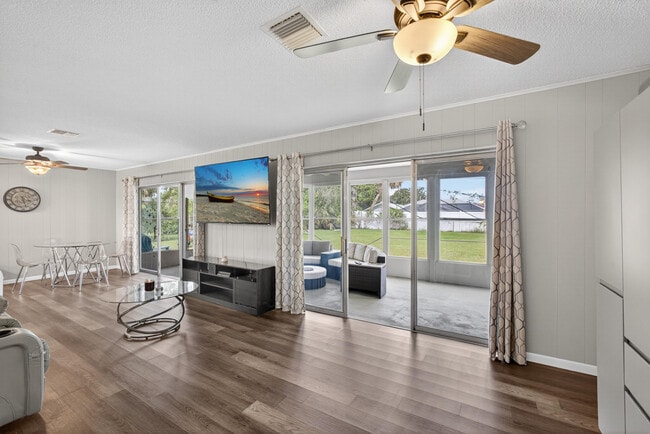 Photo - 607 SE Forgal St