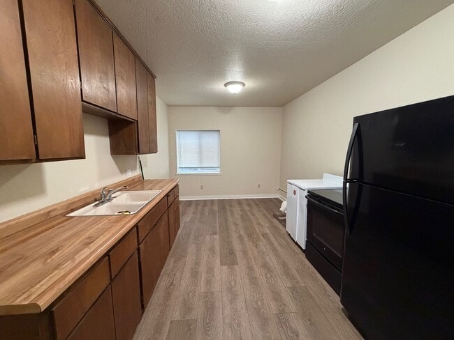 Building Photo - 64 N Stewart St Unit 3