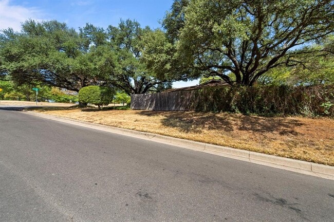 Photo - 1613 Versailles Rd