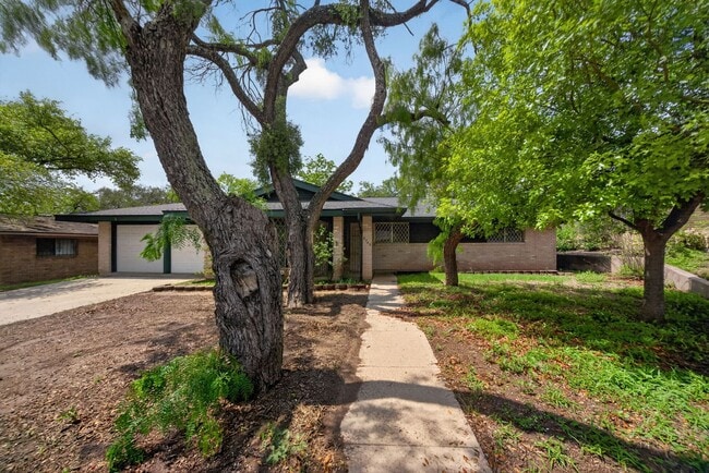 Photo - Beautifully refreshed 3-bedroom, 2-bath ranch-style home, located in the sought-after Colonies No...
