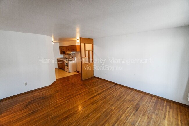 Photo - 807 W Alice Ave