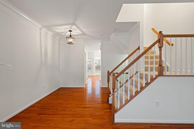 Photo - 5061 Kilburn St