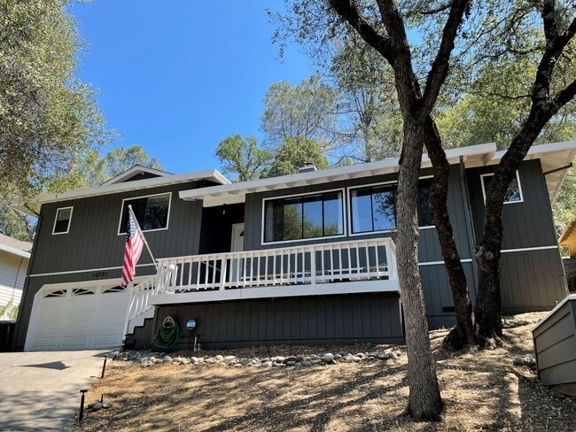 Building Photo - 3 bedroom, 2 bath remodeled home in Lake Wildwood, Penn Valley, CA 95946