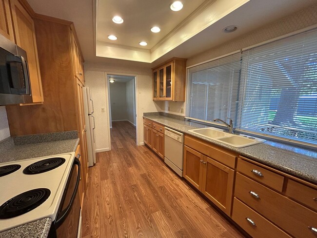 Photo - 6589 Meadowridge Dr