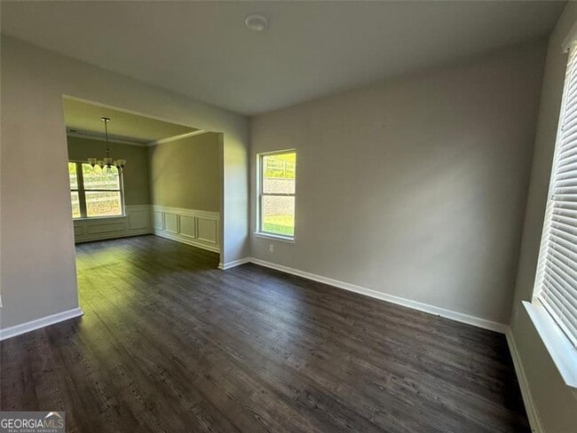 Photo - 221 Creek View Pl