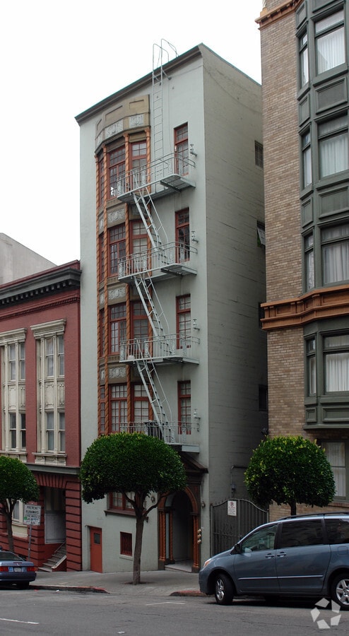 Photo - 643 Mason St Apartments