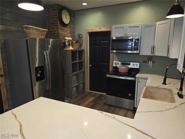 Photo - 202 Meek Ave