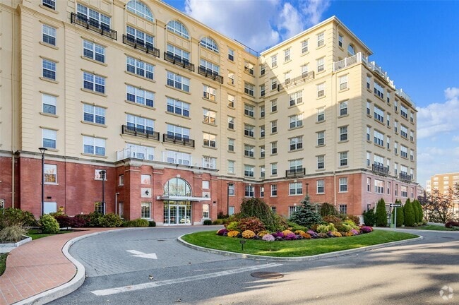 Building Photo - 10 Byron Pl Unit 309 Rental