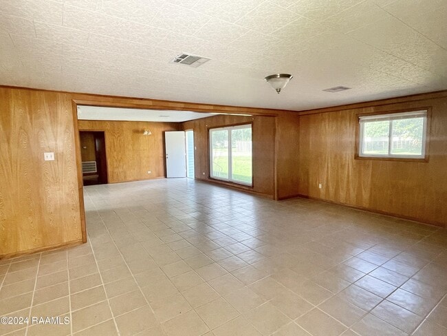 Photo - 1085 Anse Broussard Hwy