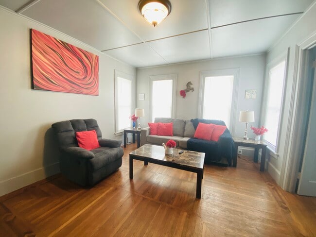 Building Photo - 30 Park Plz Unit 2F Rental