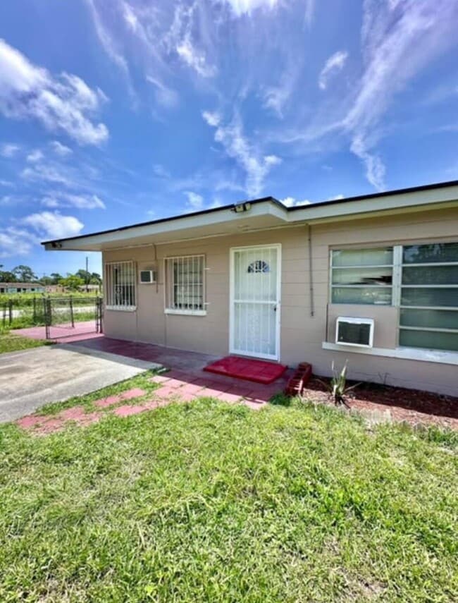 Building Photo - 3301 Ave I Rental