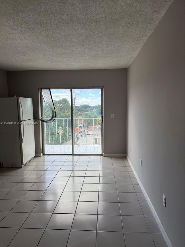 Photo - 6820 W Flagler St Unidad 407