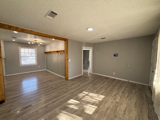 Photo - 1905 Hasley Dr