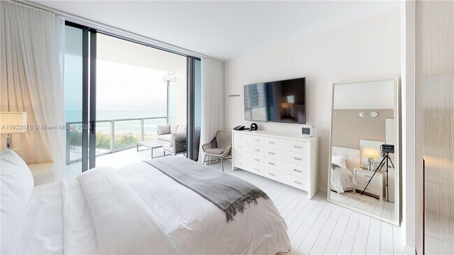 Photo - 2201 Collins Ave Unidad 915/913