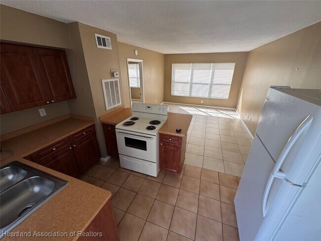 Photo - 249 S Commerce Ave Unidad 204