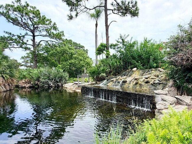 Building Photo - *** $500 OFF MOVE IN SPECIAL *** "Charming 3-Bed Condo with Scenic Views & Granite Finishes in Me... Unit 1
