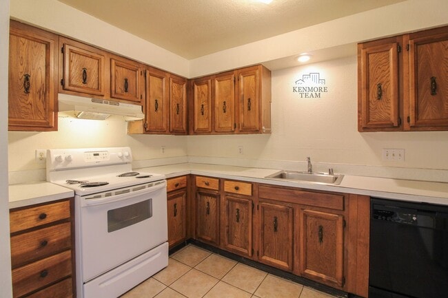 Building Photo - 3510 W 10th Ave Unit B