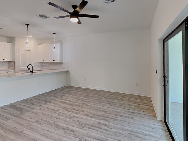 Photo - 1118 Bismarck Rd