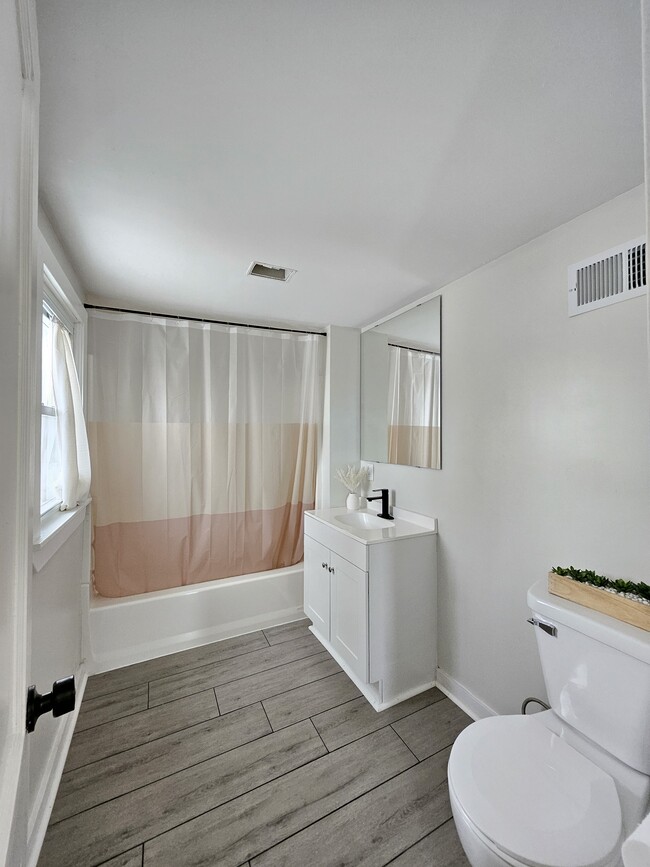 Photo - 1308 W Linn St