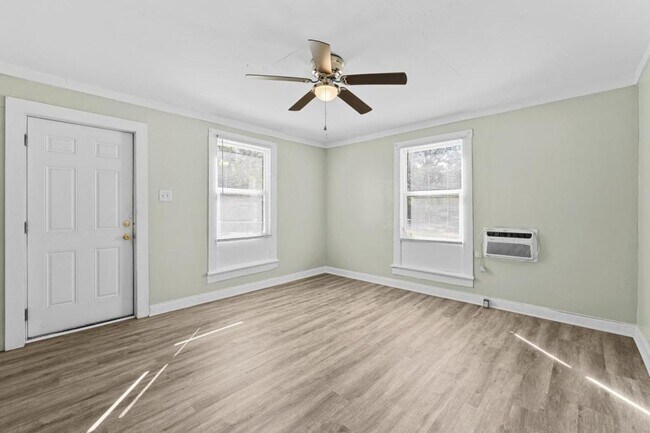 Photo - 2005 Walker St