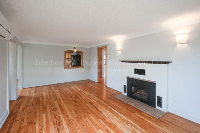 682 SW McFadden Ave