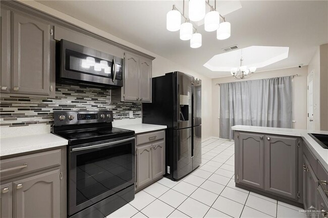 Photo - 13 Umbrellabird Ave