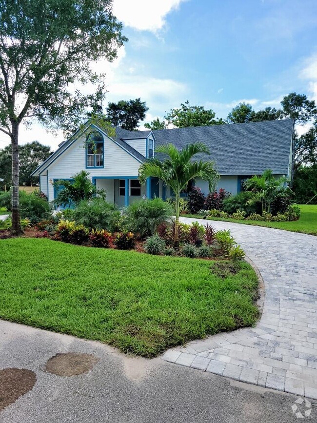 Building Photo - 795 SW All American Blvd Rental