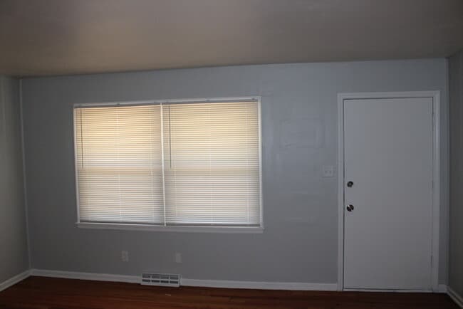 Photo - Spacious 3 Bedroom and 1 full bath home in...