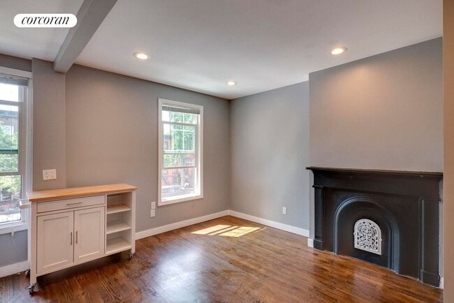 Building Photo - 475 Van Buren St Rental