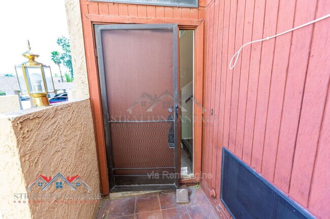 Photo - 2165 E University Dr