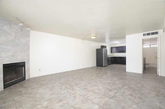 Photo - 1649 E Lester St