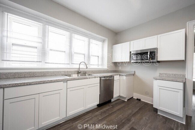Photo - 538 W 29th St