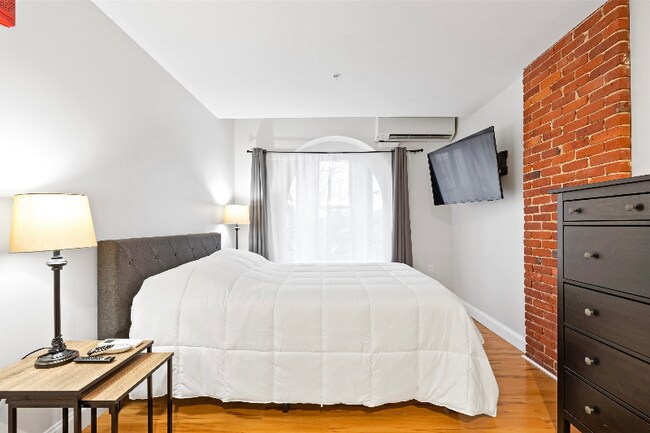 1361 Elm St Unidad DLX+1BR